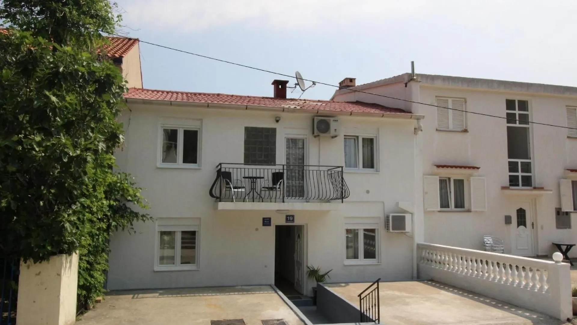Apartment Doppelzimmer Max 2 Personen, 12 M , 1 Schlafzimmer Mit Doppelbett, Klimatisiert Mit Kuehlschrank Und Free Wi-Fi Baska  Croatia