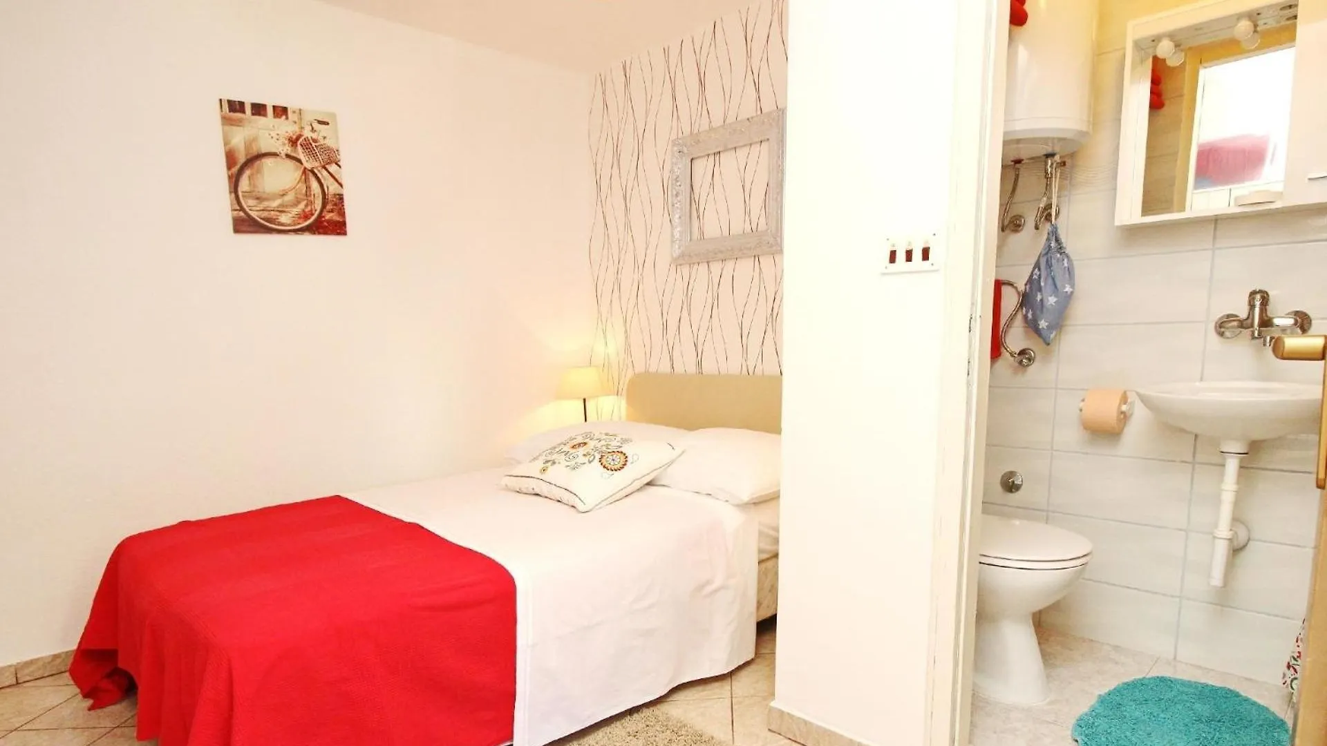Doppelzimmer Max 2 Personen, 12 M , 1 Schlafzimmer Mit Doppelbett, Klimatisiert Mit Kuehlschrank Und Free Wi-Fi Baska  0*, Baska (Krk) Croatia