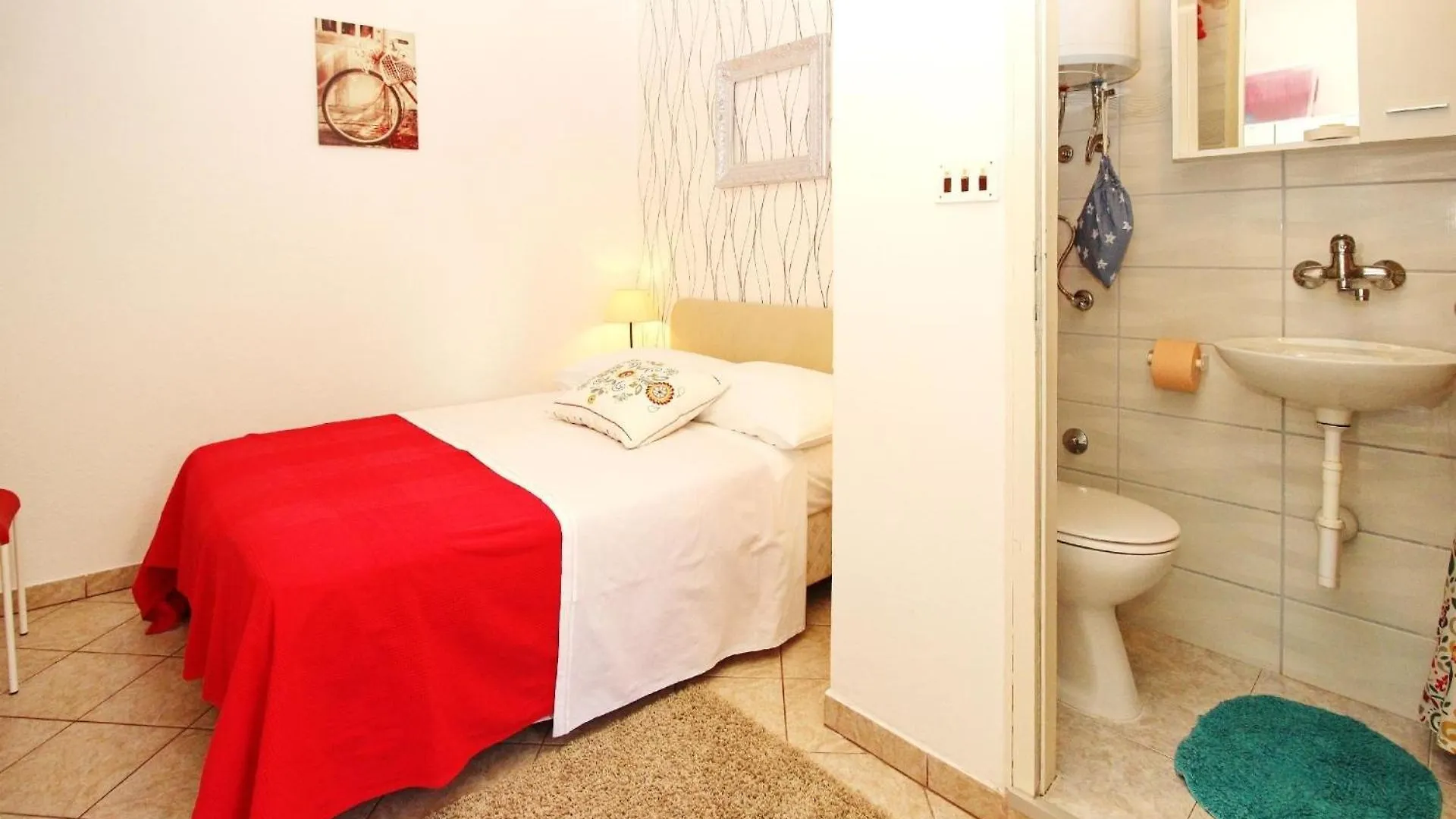 Apartment Doppelzimmer Max 2 Personen, 12 M , 1 Schlafzimmer Mit Doppelbett, Klimatisiert Mit Kuehlschrank Und Free Wi-Fi Baska  Croatia